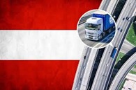 Wegtransport vrachtwagen en vlag van Oostenrijk